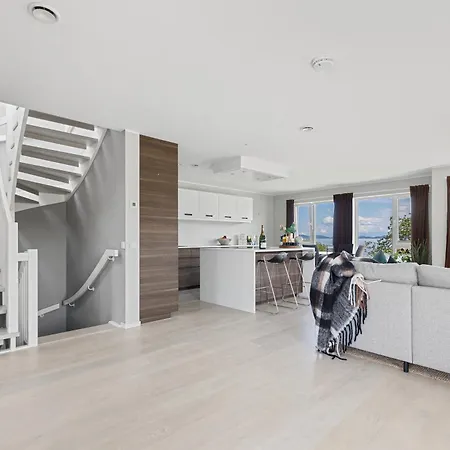 Exclusive Penthouse, Ocean View, Roof Terrace, Private Parking - Apartment *