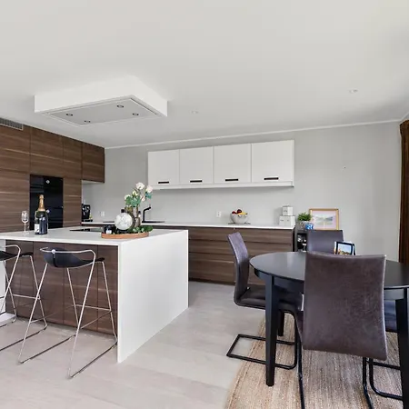 Exclusive Penthouse, Ocean View, Roof Terrace, Private Parking - Apartment