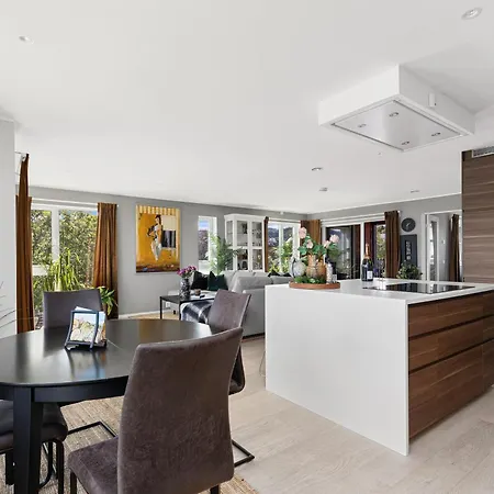 Apartment Exclusive Penthouse, Ocean View, Roof Terrace, Private Parking - *