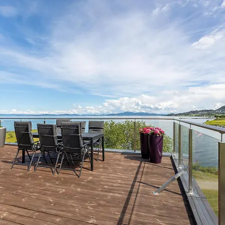 Apartment Exclusive Penthouse, Ocean View, Roof Terrace, Private Parking -
