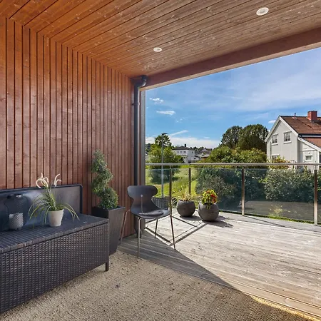 Exclusive Penthouse, Ocean View, Roof Terrace, Private Parking - Apartment *